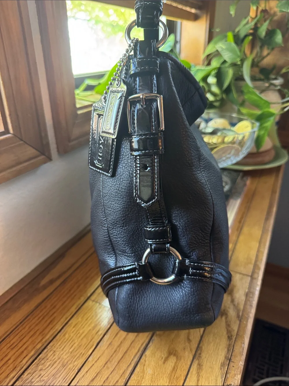 EUC Black Coach Chelsea Katarina Pebbled Leather Hobo Bag 18901 pink interior